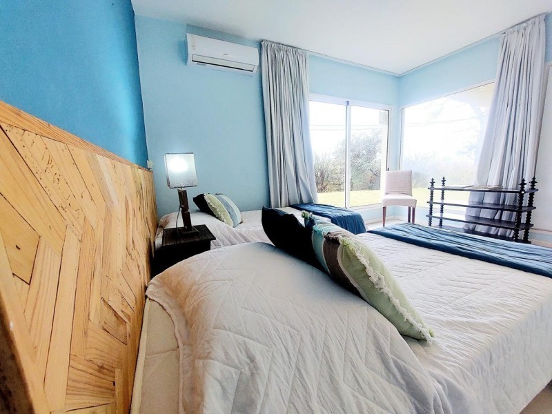 Moderno chalet en alquiler en Montoya, La Barra a una cuadra del mar.